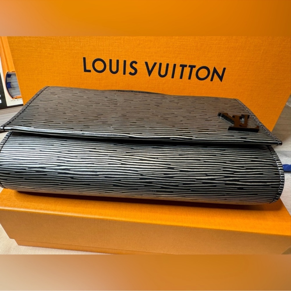Louis Vuitton Epi Clery - Picture 3 of 13